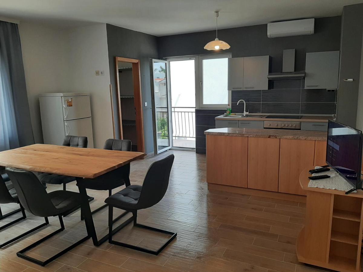 Apartments Tina オミシュ エクステリア 写真